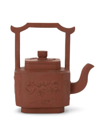A CHINESE YIXING RED POTTERY TEAPOT - фото 2