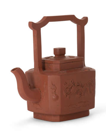 A CHINESE YIXING RED POTTERY TEAPOT - фото 3