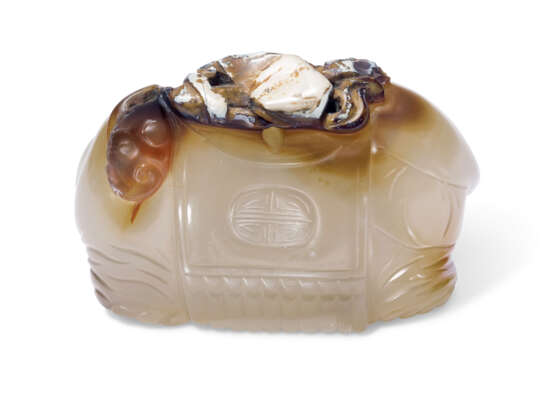 A CHINESE AGATE CARVING OF AN ELEPHANT - Foto 2