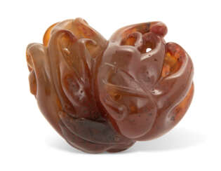 A CHINESE AGATE CARVING OF A FINGER CITRON GROUP