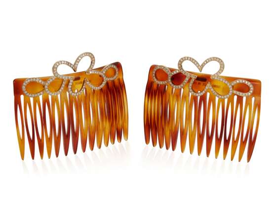 PAIR OF DIAMOND AND GOLD HAIR COMBS - photo 1