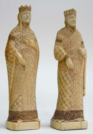 Zwei Elfenbein - Figuren: König und Königin - photo 1