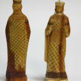Zwei Elfenbein - Figuren: König und Königin - фото 2