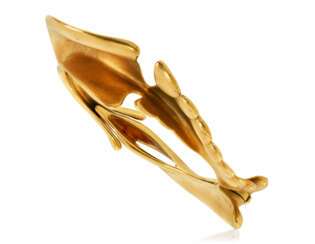 TIFFANY & CO. ANGELA CUMMINGS GOLD 'FISH' BRACELET