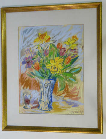 Veit Relin, Gartenblumen in blauer Glasvase - Foto 2