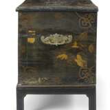 JAPANESE BLACK AND GILT-LACQUER CHEST-ON-STAND - photo 3