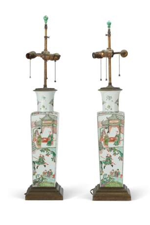 PAIR OF CHINESE PORCELAIN FAMILLE VERTE VASES, MOUNTED AS LAMPS - photo 2