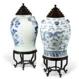 TWO CHINESE BLUE AND WHITE PORCELAIN LARGE JARS - фото 2