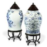 TWO CHINESE BLUE AND WHITE PORCELAIN LARGE JARS - фото 4
