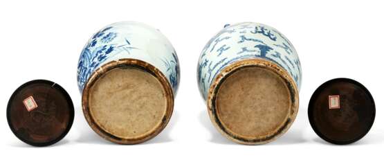 TWO CHINESE BLUE AND WHITE PORCELAIN LARGE JARS - фото 6