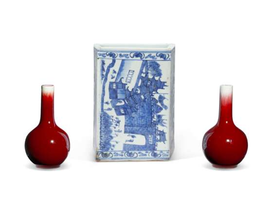 PAIR OF CHINESE PORCELAIN COPPER-RED GLAZED SMALL BOTTLE VASES, AND A CHINESE BLUE AND WHITE PORCELAIN PILLOW - фото 1