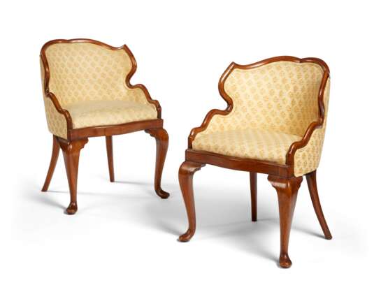 PAIR OF NORTH EUROPEAN FRUITWOOD CHAIRS - Foto 1