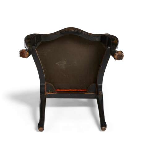 A PAIR OF JAPANNED DUTCH QUEEN ANNE SIDE CHAIRS - Foto 6