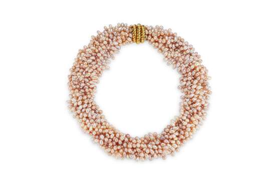 Verdura. A CULTURED PEARL AND GOLD NECKLACE - Foto 1