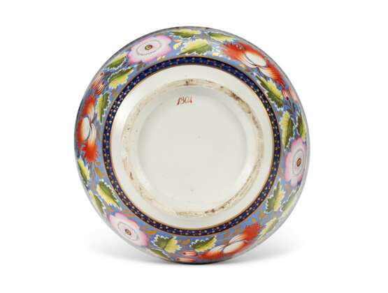 ENGLISH PORCELAIN PERIWINKLE-GROUND PUNCH BOWL - Foto 3