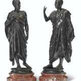 PAIR OF ITALIAN GILTWOOD AND MARBLE COLUMNS AND PAIR OF ITALIAN BRONZE FIGURES OF EMPERORS - Foto 2