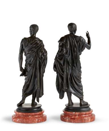 PAIR OF ITALIAN GILTWOOD AND MARBLE COLUMNS AND PAIR OF ITALIAN BRONZE FIGURES OF EMPERORS - фото 3