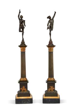 PAIR OF GILT AND PATINATED-BRONZE COLUMNS - фото 3