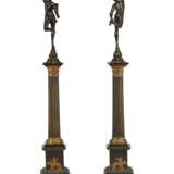 PAIR OF GILT AND PATINATED-BRONZE COLUMNS - Foto 3
