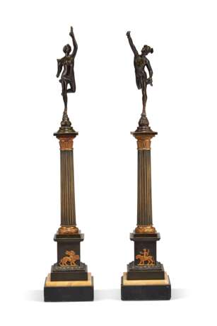 PAIR OF GILT AND PATINATED-BRONZE COLUMNS - Foto 4