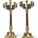 PAIR OF PARCEL-GILT MAHOGANY COLUMNUAR-FORM TABLE LAMPS AND PAIR OF OROMOLU-MOUNTED MARBLE SIX-LIGHT CANDELABRA - Foto 3