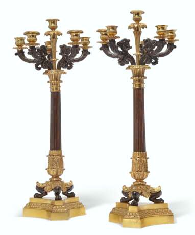 PAIR OF PARCEL-GILT MAHOGANY COLUMNUAR-FORM TABLE LAMPS AND PAIR OF OROMOLU-MOUNTED MARBLE SIX-LIGHT CANDELABRA - фото 3