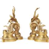 PAIR OF FRENCH ORMOLU CHENETS - Foto 3