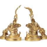PAIR OF FRENCH ORMOLU CHENETS - Foto 4