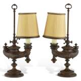 PAIR OF GERMAN PATINATED BRONZE OIL LAMPS - photo 3