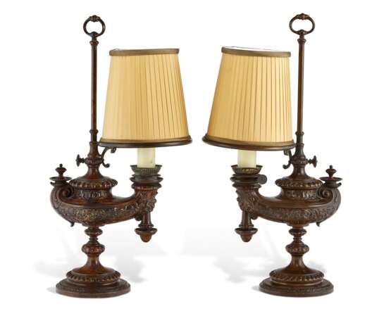 PAIR OF GERMAN PATINATED BRONZE OIL LAMPS - photo 3