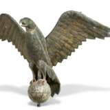 COPPER AND ZINC WEATHERVASE MODELED AS AN EAGLE - Foto 3
