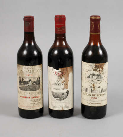 Drei Flaschen Rotwein - фото 1