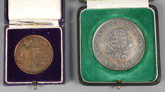 Zwei Medaillen Brieftaubenzucht - photo 1