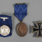 Drei Auszeichnungen Wehrmacht - фото 1