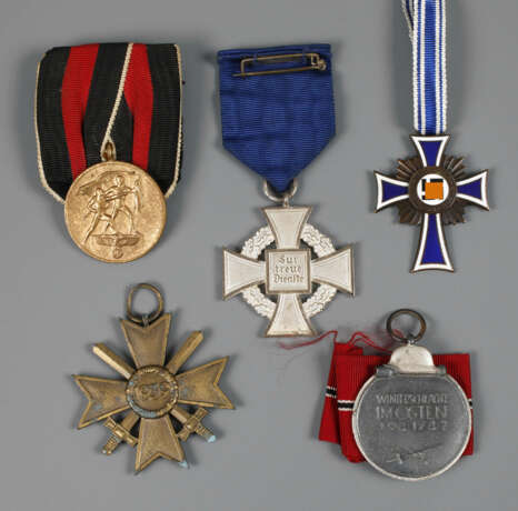 Konvolut Auszeichnungen 2. Weltkrieg - photo 1