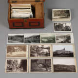 Kiste mit Postkarten und Fotokarten - photo 1