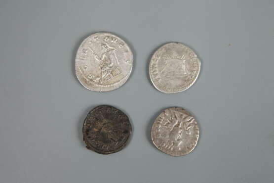 Vier römische Münzen - фото 3