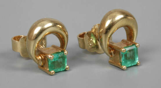 Paar Ohrringe mit Smaragden - фото 1