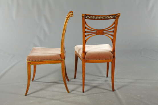 Sechs klassizistische Stühle  - photo 8