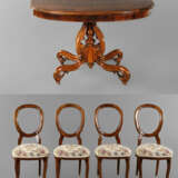 Tisch und vier Stühle - photo 1