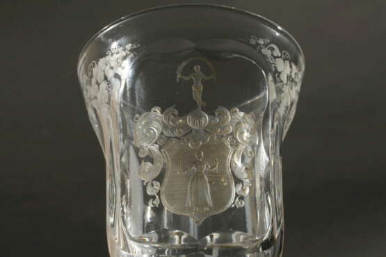 Biedermeierglas mit Wappen - photo 2