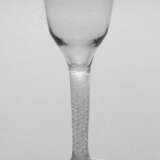 Likörglas mit weißen Spiralfäden - photo 1