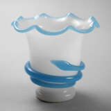 Milchglasvase mit Schlangenmotiv - Foto 1