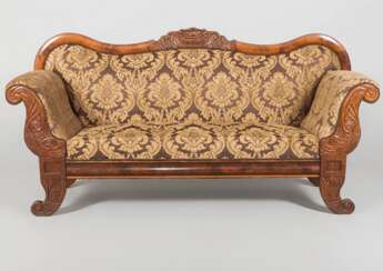 L'ancienne sofa du XXE siècle,