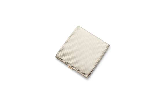 Cartier. A GOLD NOTEBOOK COVER AND SILVER POWDER COMPACT - фото 2