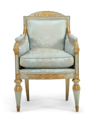 PAIR OF NORTH ITALIAN BLUE-PAINTED, PARCEL-GILT BERGERES - photo 1