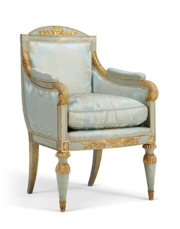 PAIR OF NORTH ITALIAN BLUE-PAINTED, PARCEL-GILT BERGERES - Foto 2