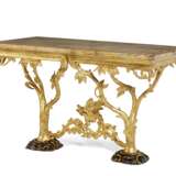 A PAIR OF ITALIAN GILTWOOD CONSOLES TABLES - фото 2