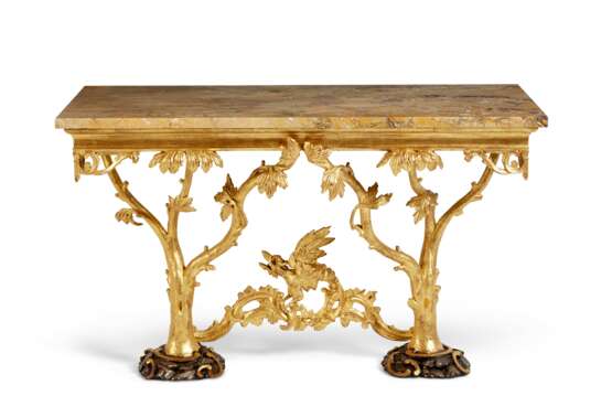 A PAIR OF ITALIAN GILTWOOD CONSOLES TABLES - фото 3