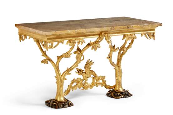 A PAIR OF ITALIAN GILTWOOD CONSOLES TABLES - фото 4